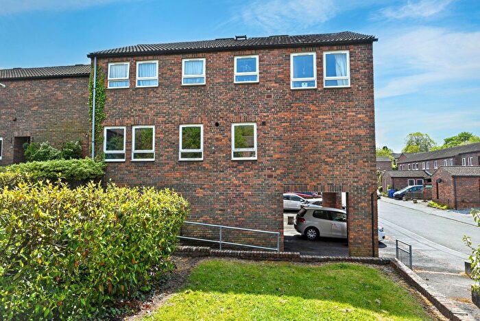 2 Bedroom Flat For Sale In Kimberley, Bracknell, RG12