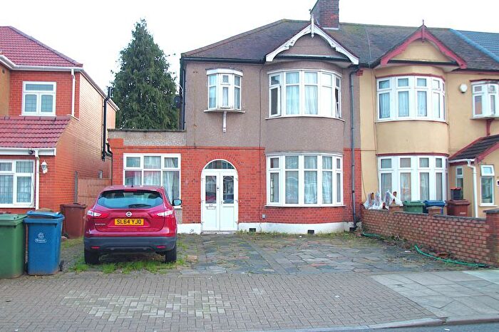 4 Bedroom Semi Detached House To Rent In Blenheim Road, Harrow, HA2
