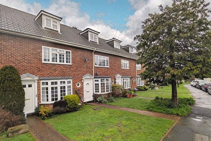 4 Bedroom Terraced House To Rent In Walton On Thames, Surrey, KT12