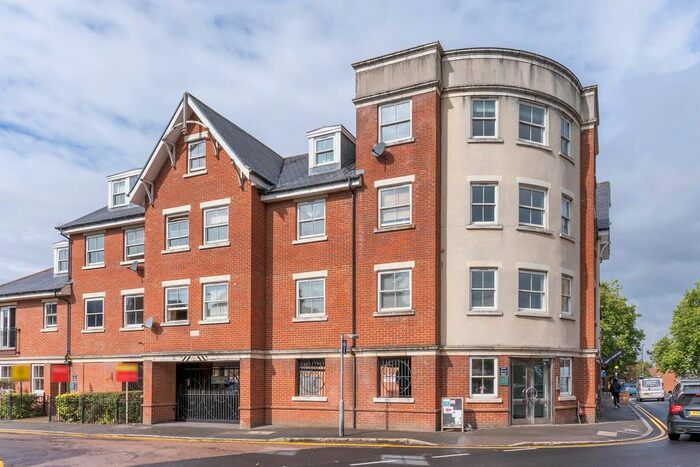 1 Bedroom Flat To Rent In Edmunds House, - Hemnall Street, Epping, Essex, CM16