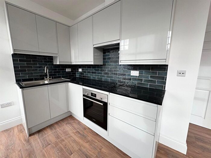 1 Bedroom Flat To Rent In Bishop Lane, Henfield, BN5