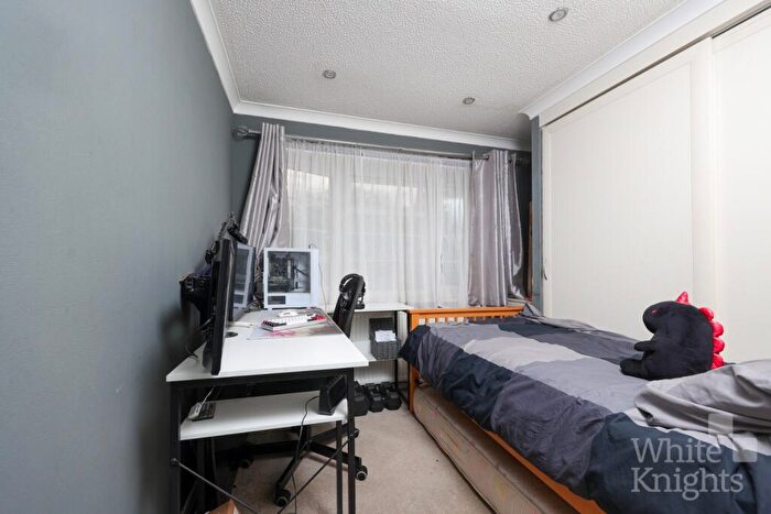 3 Bedroom Park Home For Sale In Fairfield Park, West End Road, Mortimer Common, Reading, Berkshire, RG7