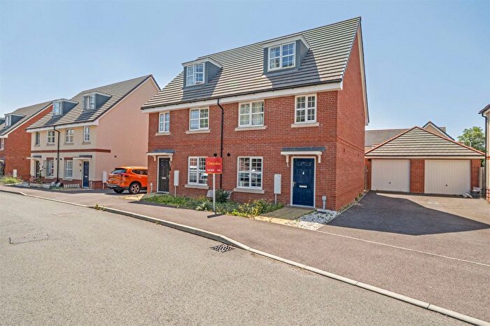 3 Bedroom Semi-detached House For Sale In Ryeish Lane, Spencers Wood, Reading, RG7