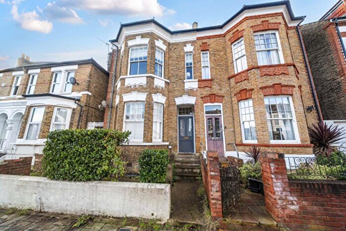 3 Bedroom Flat For Sale In Thurlestone Road, London, SE27