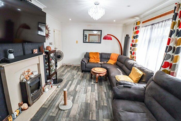 2 Bedroom Detached Bungalow For Sale In Poplar Grove, Hayling Island, PO11