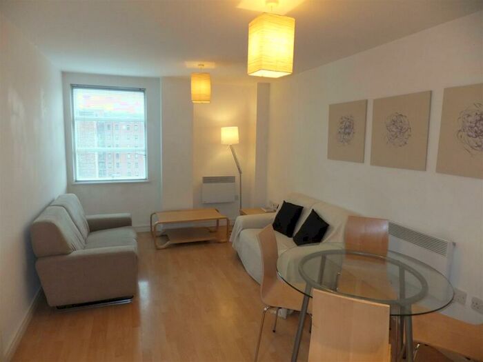 2 Bedroom Apartment To Rent In The Quadrangle, Lower Ormond Street, Manchester, M1