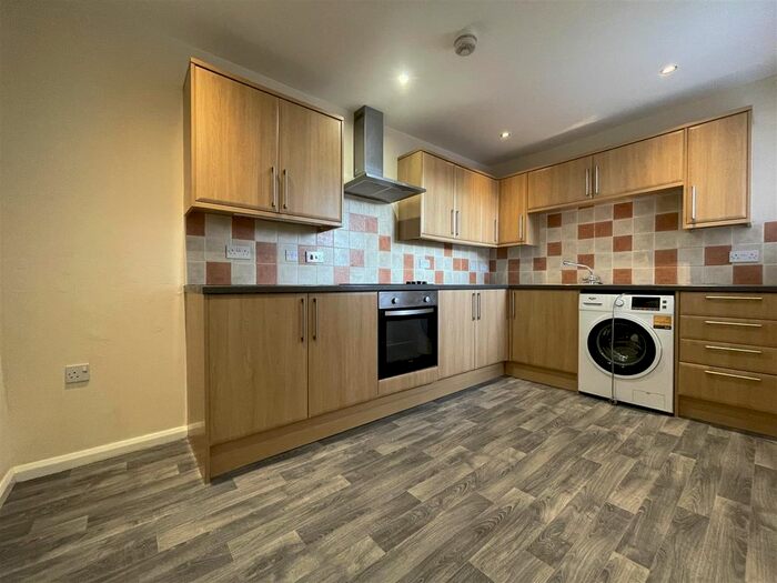 2 Bedroom Flat To Rent In The Square, Castleford, WF10
