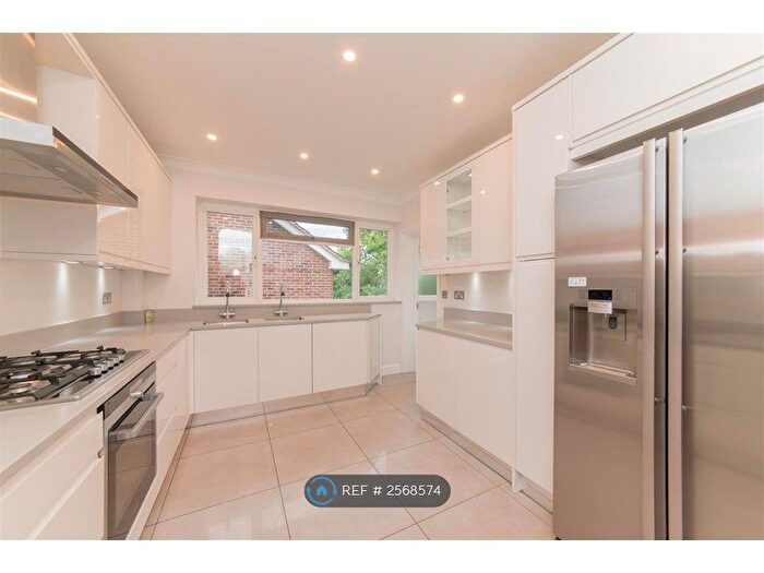 3 Bedroom Flat To Rent In Foreland Court, London, NW4