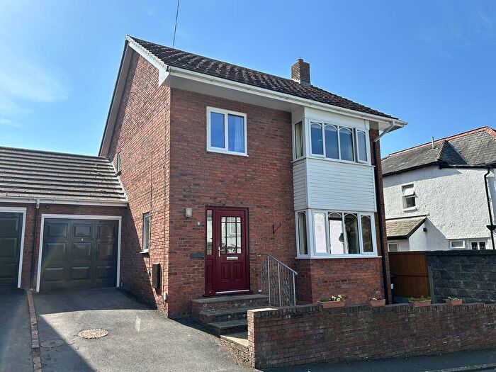 3 Bedroom Detached House For Sale In Vardre Avenue, Deganwy, LL31