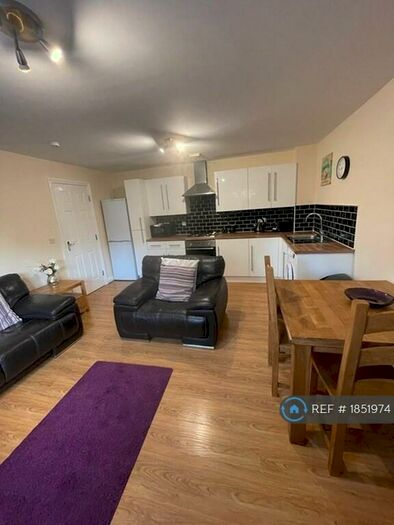 2 Bedroom Flat To Rent In Wellington Garth, Leeds, LS13