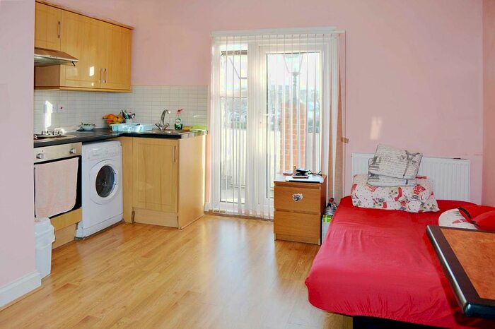 Studio To Rent In Abbey Road, Park Royal, NW10