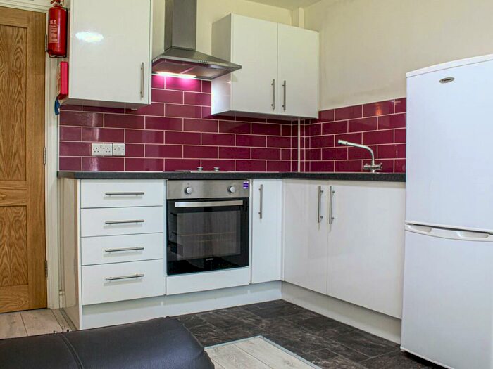 1 Bedroom Apartment To Rent In Headingley Lane, Leeds, West Yorkshire, LS6