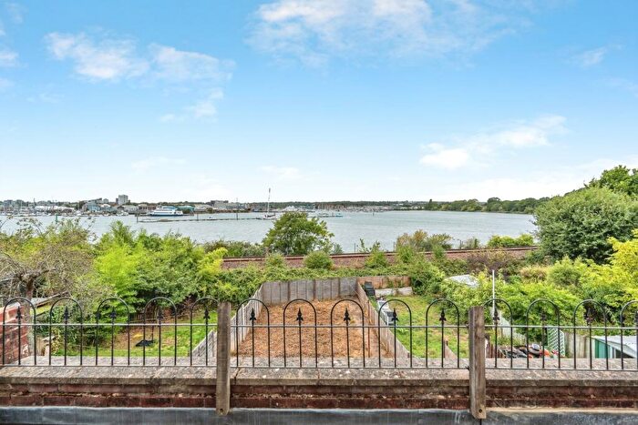 3 Bedroom Semi-Detached House For Sale In Braeside Road, Southampton, Hampshire, SO19