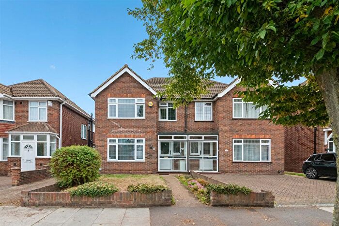 3 Bedroom Semi-detached House For Sale In Park Lane, Hayes, UB4