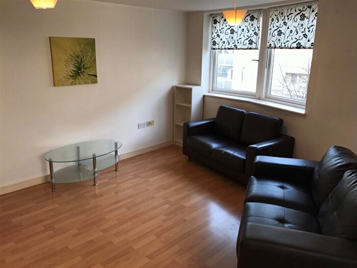 2 Bedroom Flat To Rent In Royal Quay, Liverpool, L3