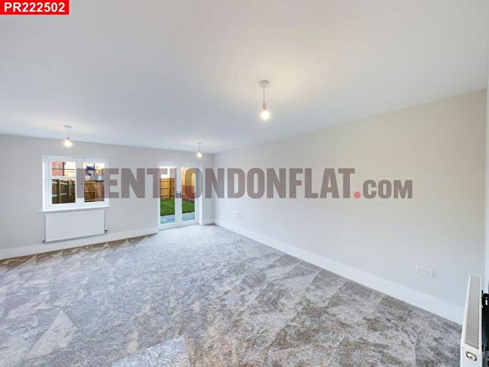 4 Bedroom House To Rent In The Hedgerows, Fleet, – Bedrooms House, GU51