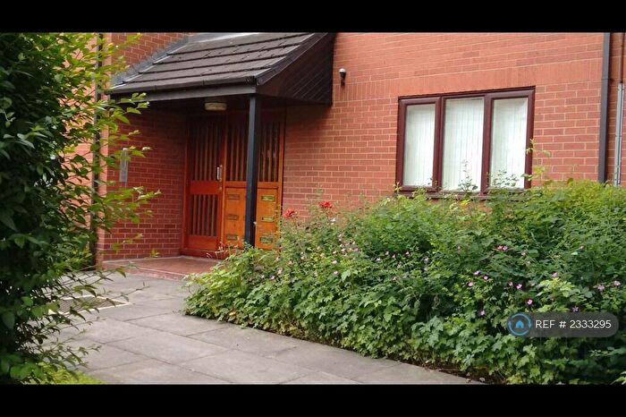 2 Bedroom Flat To Rent In Park Road, Salford, M6