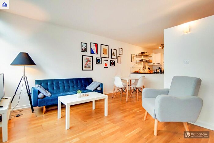 1 Bedroom Apartment To Rent In Crescent House, Golden Lane Estate, Barbican, EC1Y