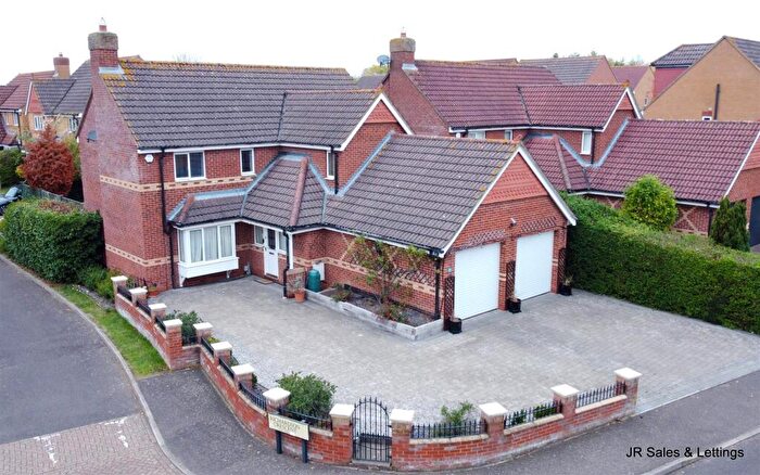 5 Bedroom Detached House For Sale In Richardson Crescent, West Cheshunt, EN7
