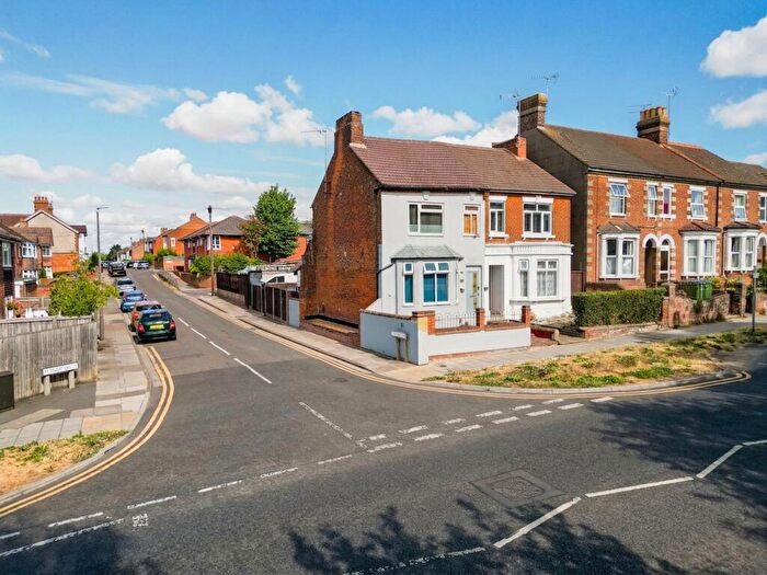 2 Bedroom Maisonette For Sale In Bierton Road, Aylesbury, HP20