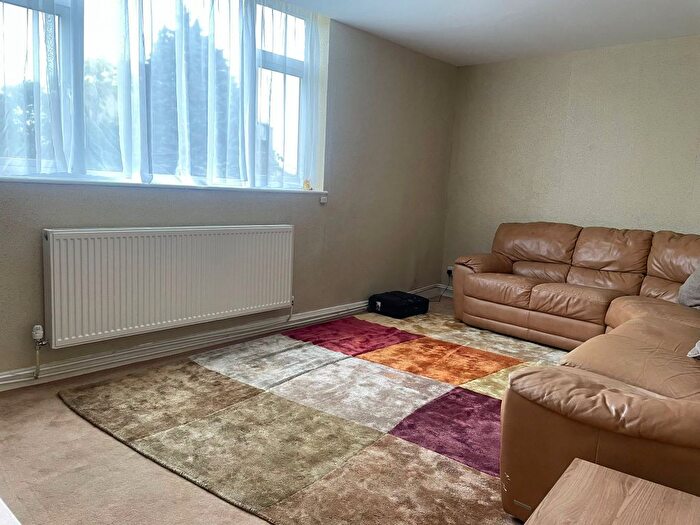 2 Bedroom Flat To Rent In Intalbury Avenue, Aylesbury, HP19