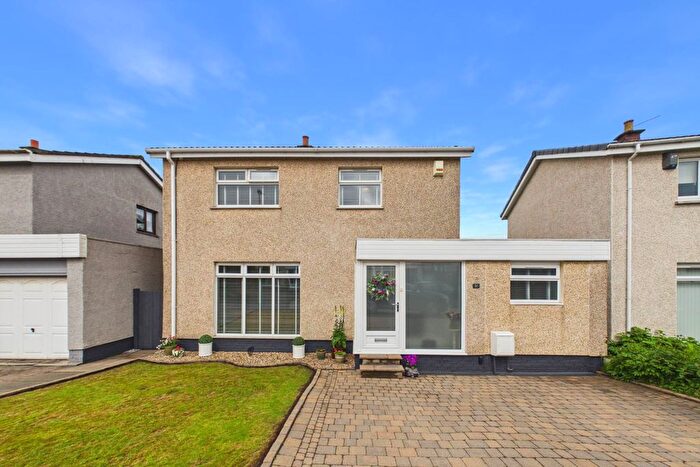 3 Bedroom Detached House For Sale In Windsor Drive, Glenmavis, ML6