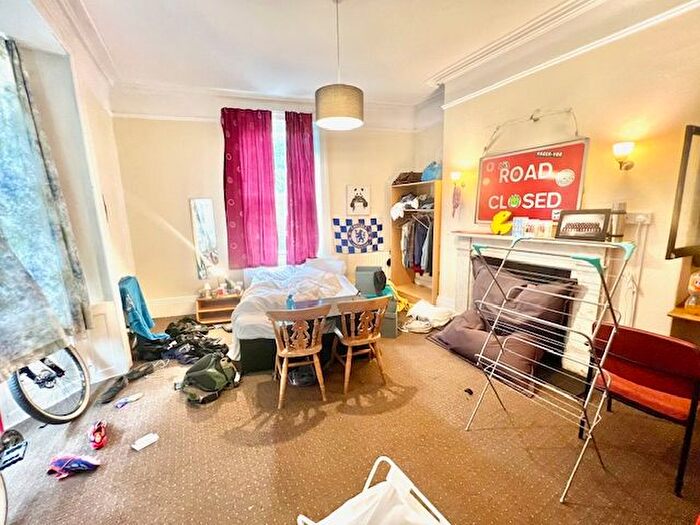 7 Bedroom Terraced House To Rent In Kensington Terrace, Hyde Park, Leeds, LS6