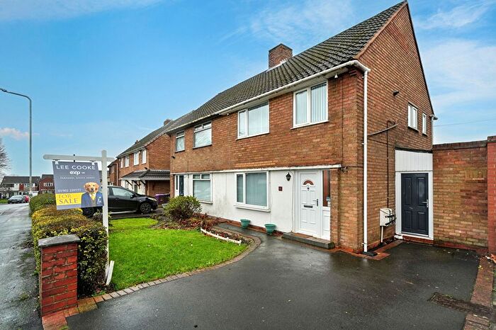 3 Bedroom Semi-Detached House For Sale In Turner Avenue, Lanesfield, Bilston, WV14