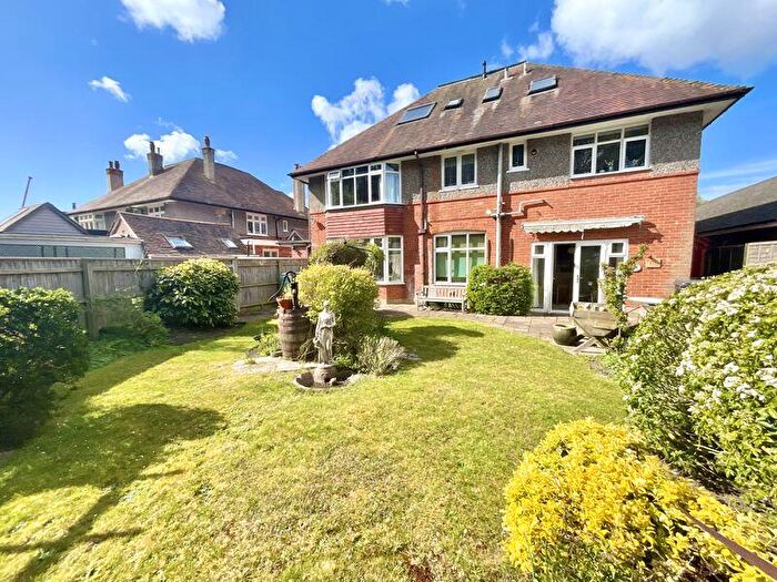 3 Bedroom Flat For Sale In Browning Avenue, Boscombe Manor, BH5
