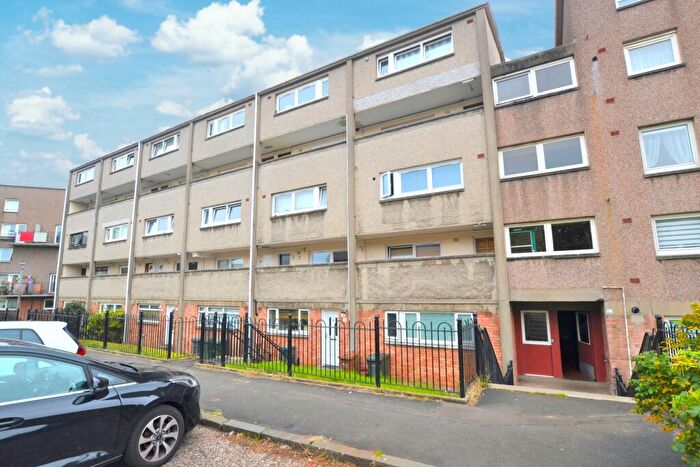3 Bedroom Flat To Rent In Northfield Drive, Edinburgh, EH8