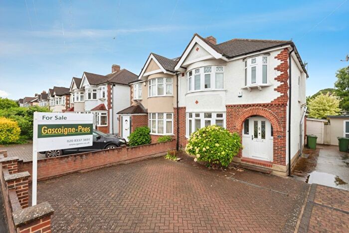 3 Bedroom Property For Sale In Vale Road, Worcester Park, Surrey, KT4