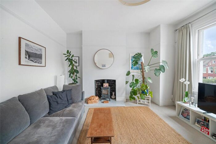 3 Bedroom Flat For Sale In Croxted Road, London, SE24