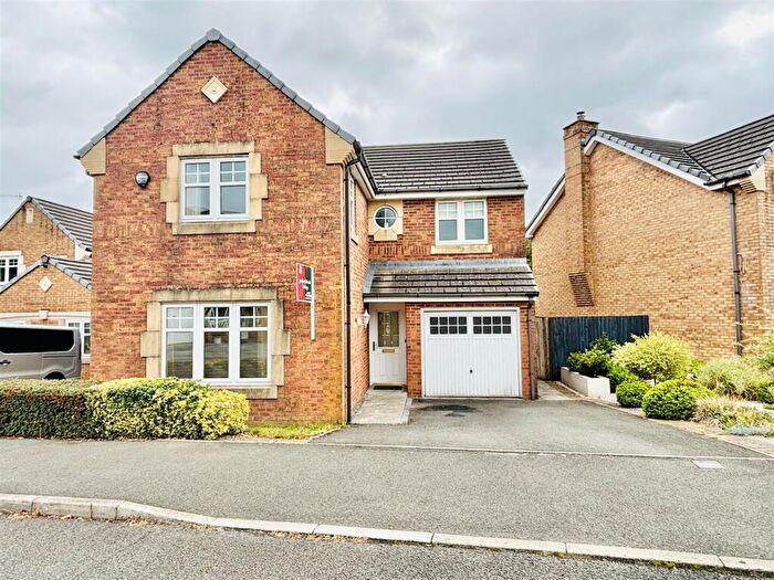 4 Bedroom Detached House To Rent In Valley Road, Glossop, SK13