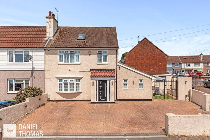 4 Bedroom End Of Terrace House For Sale In Conybury Close, Waltham Abbey, EN9