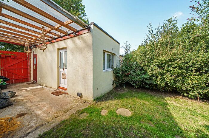 3 Bedroom End Of Terrace House For Sale In Hadley Road, Mitcham, Surrey, CR4