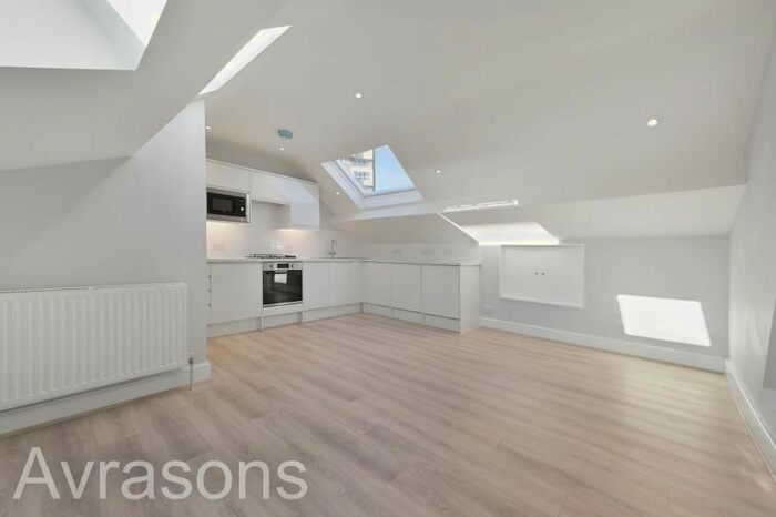 1 Bedroom Flat To Rent In Grantham Road, London, SW9