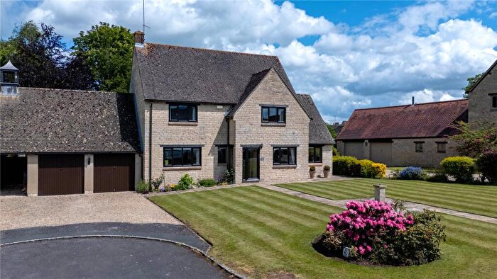 4 Bedroom Link Detached House For Sale In Shipton-under-Wychwood, OX7