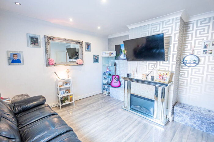 3 Bedroom End Of Terrace House For Sale In Araglen Avenue, South Ockendon, RM15