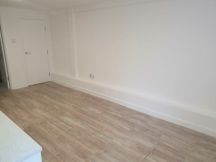 Apartment To Rent In Finchley Road, London, Greater London, NW11