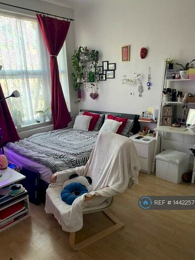 Studio To Rent In Turnpike Lane, London, N8