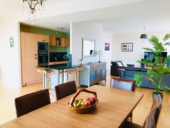 2 Bedroom Apartment To Rent In Mavisbank Gardens, Glasgow -, G51