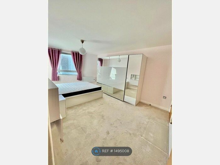 2 Bedroom Flat To Rent In Ashleigh Court, Watford, WD17