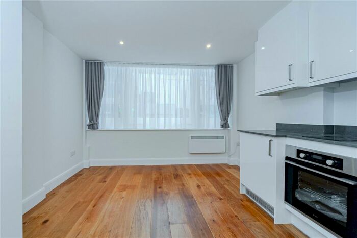 Studio To Rent In Drakes Courtyard, Kilburn High Road, NW6