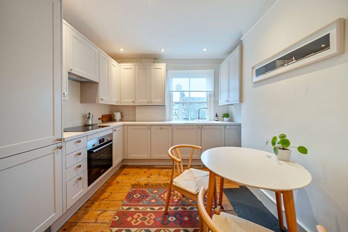 2 Bedroom Flat For Sale In Vardens Road, Battersea, London, SW11