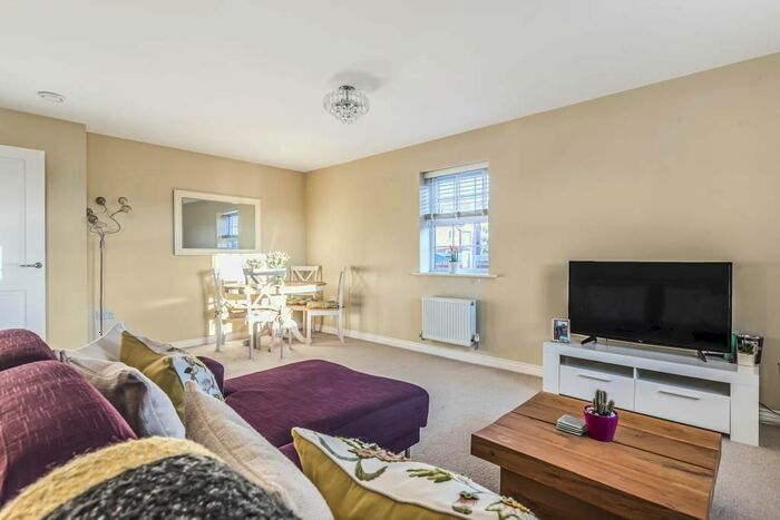 1 Bedroom Flat To Rent In Kiln Avenue, Chinnor, OX39