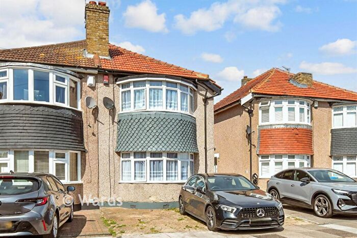 3 Bedroom Semi-Detached House For Sale In Swanley Road, Welling, Kent, DA16