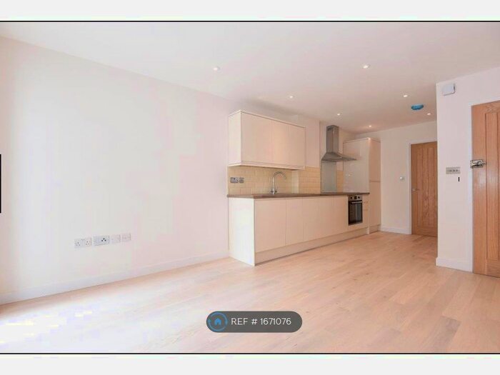2 Bedroom Flat To Rent In London Road, Reading, RG1