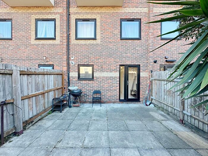 4 Bedroom Terraced House To Rent In Barnfield Place, London, E14