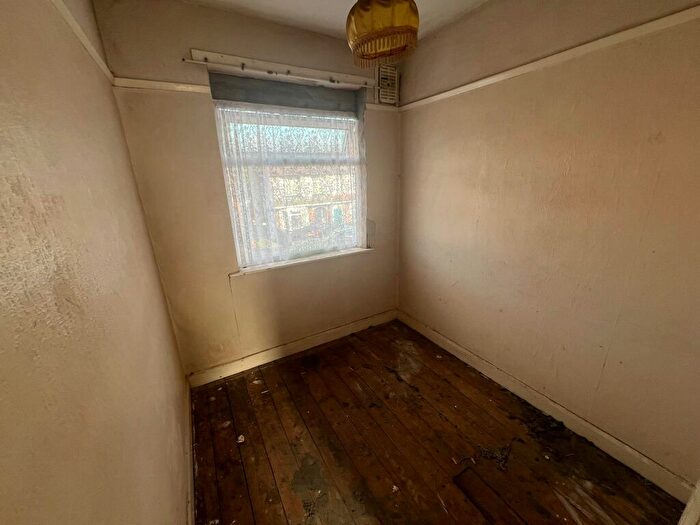 3 Bedroom End Of Terrace House For Sale In Sullivan Road, Courthouse Green, Coventry, West Midlands, CV6