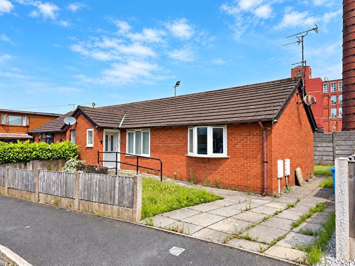 2 Bedroom Semi-Detached Bungalow For Sale In Ravenside Park, Chadderton, Oldham, OL9